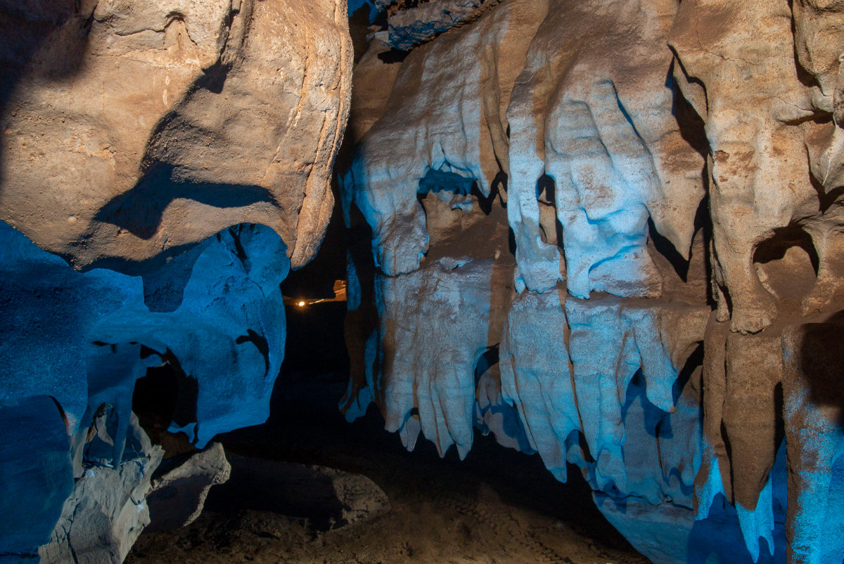 cave tours tennessee